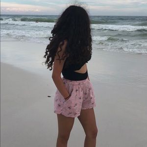 h&m dainty pink floral shorts size 4 (small)